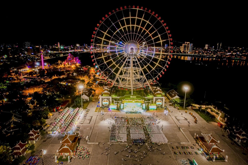 Vòng quay Sun Wheel – biểu tượng của vẻ đẹp trẻ trung và sôi động